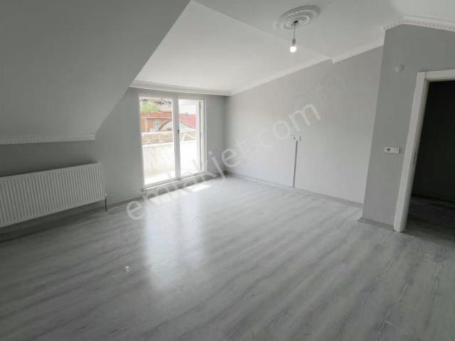 Salıpazarında Yeni 2+1 Çatı Katı Çift Balkonlu Kiralık Daire