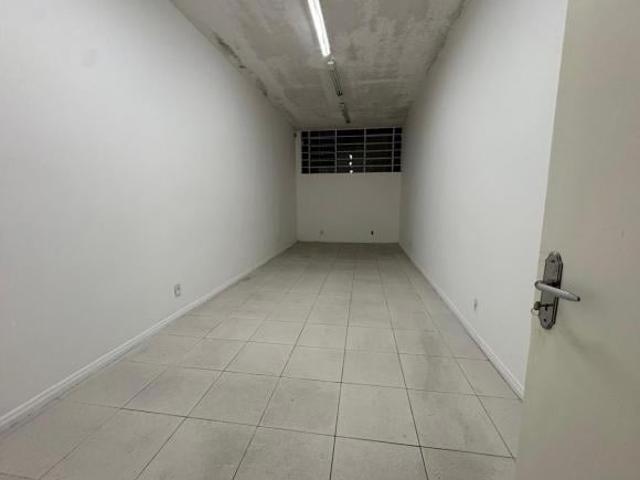 Sala comercial 822,66m² no centro de Porto Alegre