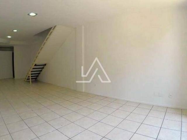 SALA COMERCIAL A VENDA NO EDIFICIO ESQUINA DO COLEGIO