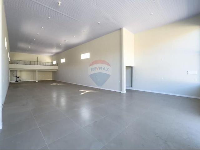 Sala comercial á venda em Criciúma, 220m² área construída por 699 mil e aceita financiamento