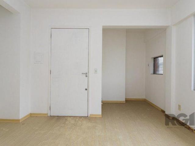 Sala Comercial no Menino Deus desocupada