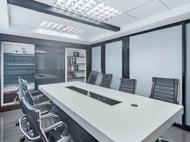 Sala/Conjunto Comercial com 4 vagas e 218m²