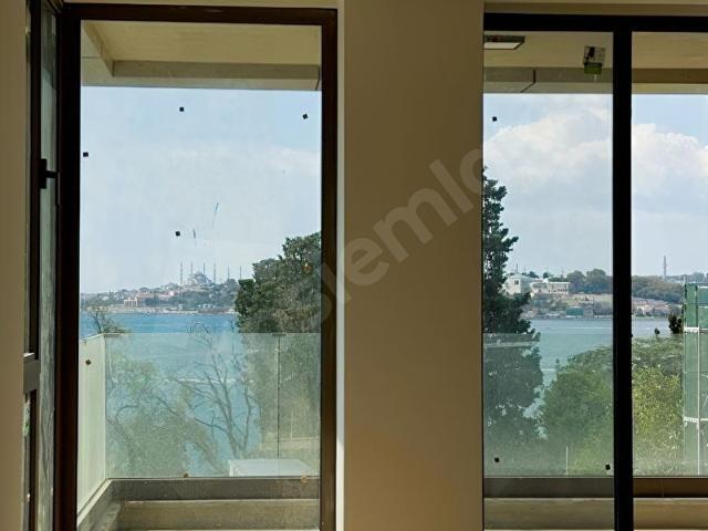 Salacak'ta Tarihi Yarımada manzaralı ara kat 3+1 Sıfır Daire