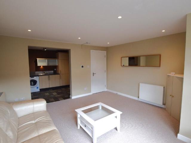 Salamander Court, Leith, Edinburgh EH6, 2 bed flat to rent, £1,300 pcm | PrimeLocation