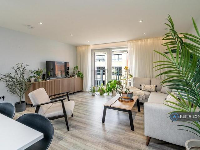Salamander Place, Edinburgh, EH6 2 bed flat to rent £1,695 pcm £391 pw
