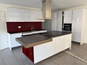 Salavaux: Prächtiges Doppelhaus von 5,5 Quadratfuß mit Balkon und 2 Parkplätzen