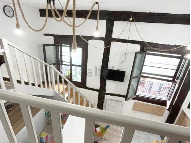 SALAZAR ALQUILA DUPLEX EN CASCO VIEJO