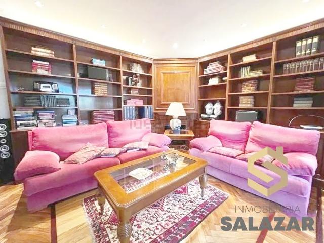 SALAZAR ALQUILA vivienda en GRAN VIA para ESTUDIANTES curso 2026/2027!
