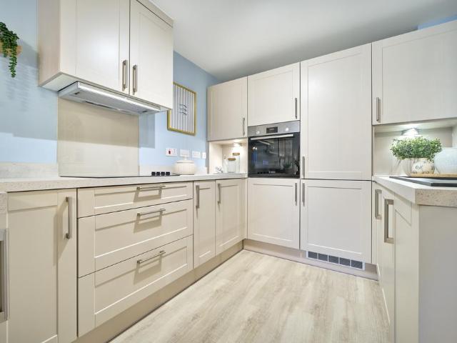 Brighten Road, Southend on Sea SS1 1 bed retirement property to rent £2,135 pcm £493 pw