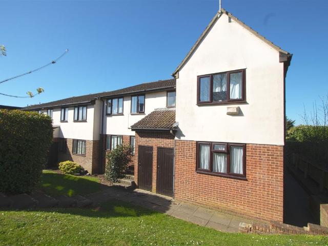 Salesbury Drive, Billericay CM11, 2 bed flat to rent, £1,395 pcm | PrimeLocation
