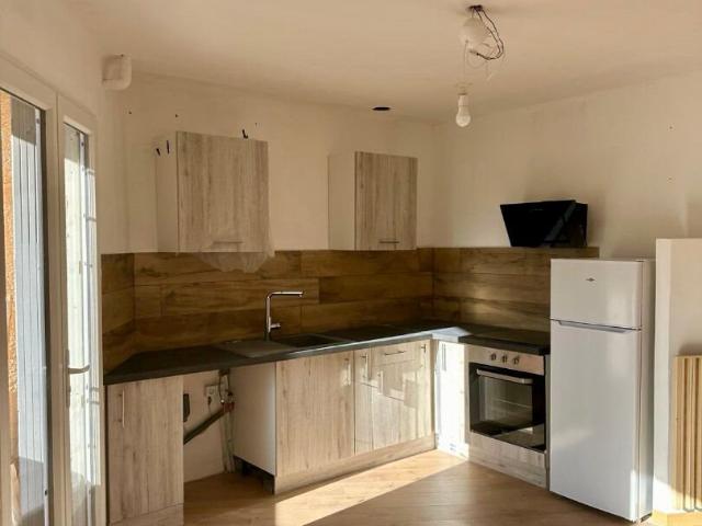 SALERNES appartement lumineux, 4 pièces, 78 m², 3 balcons 78m² Salernes