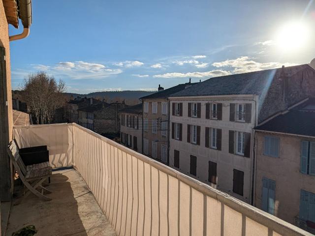 Salernes appartement lumineux, 4 pièces, 78 m², 3 balcons 78m² Salernes
