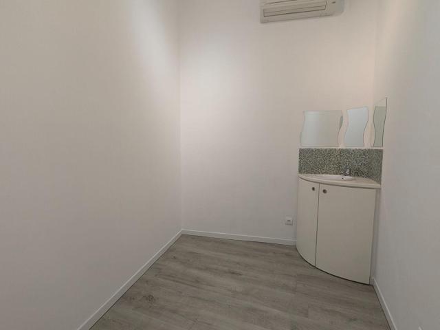 Salernes local commercial avec logement de fonction 52m² Salernes