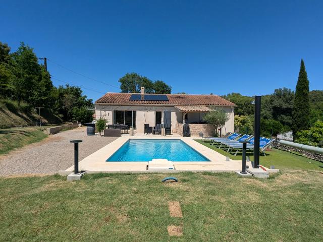 Salernes, maison de plain pied 128 m², 6 pièces, piscine, pr. 128m² Salernes