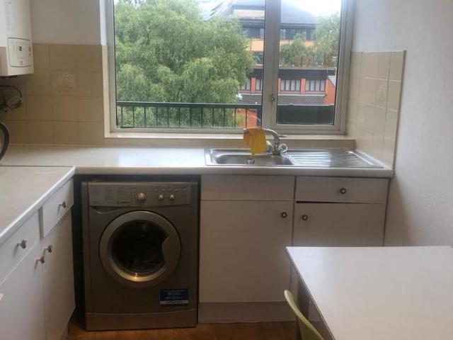 Salford M5 2 bed flat to rent £1,095 pcm £253 pw