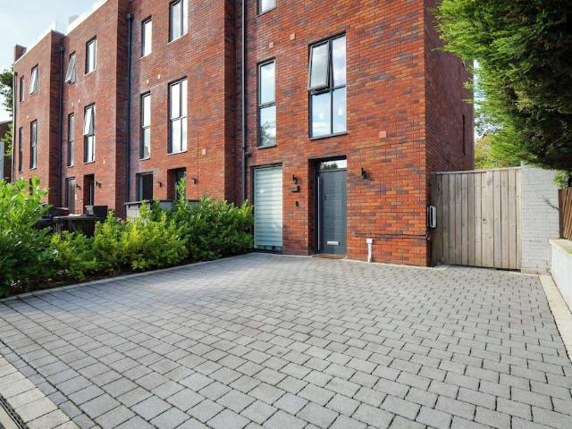 Salford, M3 6BA, United Kingdom | 3 bed townhouse for rent #155692774 | Rentberry