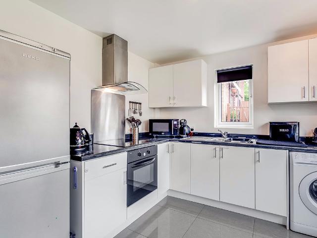 Salford Road, London, SW2