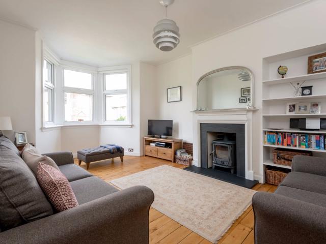 Salford Road, London, SW2
