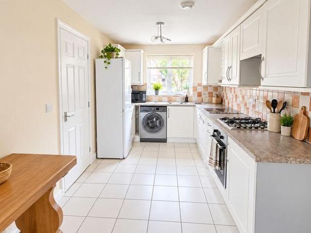 Salgasson Walk, Cambourne, Cambridge 2 bed townhouse to rent £1,350 pcm £312 pw