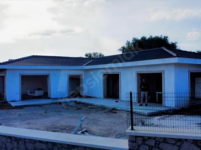 Çeşme Germiyan Mah. 924 m2 Arsa İçinde 4+1 Villa.