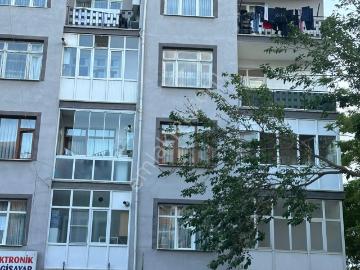 Salih Emlaktan Işıklar Mahallesinde Kiralık 2+1 Doğalgazlı Daire