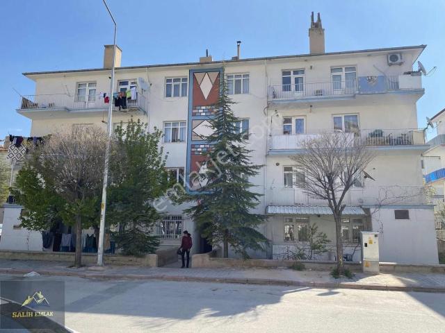 Salih Emlak'tan Selçuk Eski Salı Pazarı Civarı Kombili 3+1 Daire