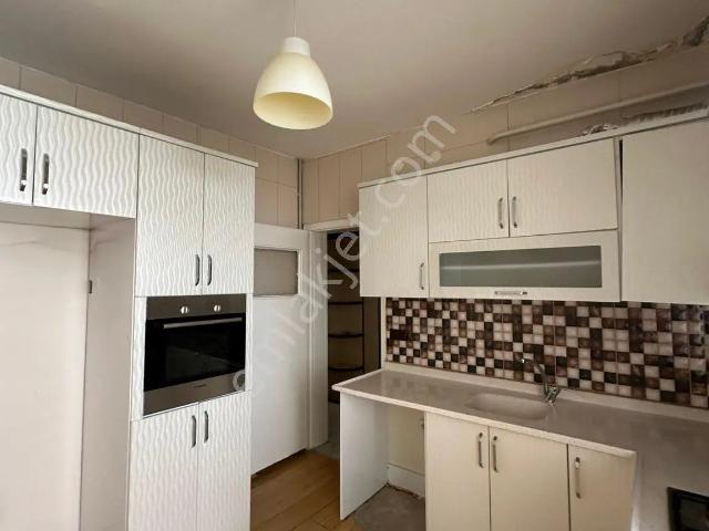 Salih Emlk'tan Işıklrda Kiralık 3+1 Daire