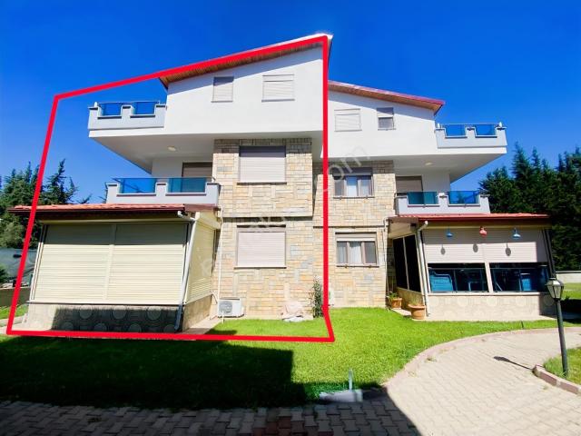 Salihleraltı denize 200 M havuzlu Site kiralık 4+1 Eşyalı Villa