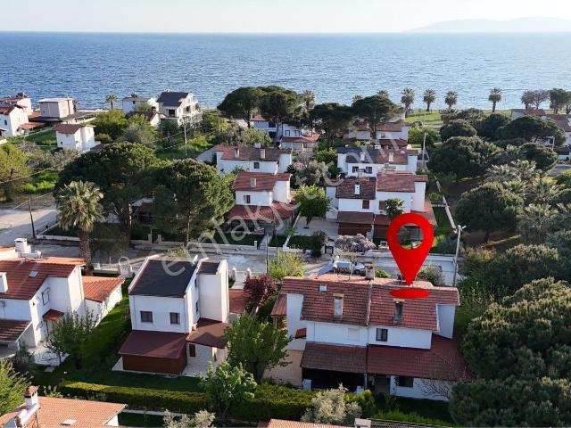 Salihleraltı Kolej Sitesi'nde Denize 150 M. Satılık Köşe Villa