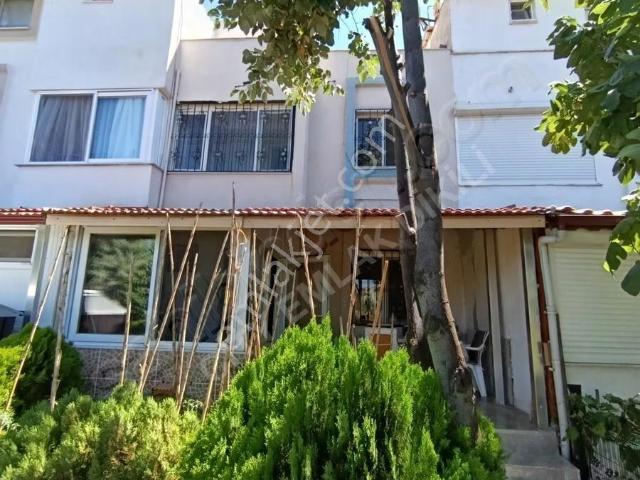 Salihleraltı Maviköy Sitesinde Sahile 200 M Full Eşyalı Villa