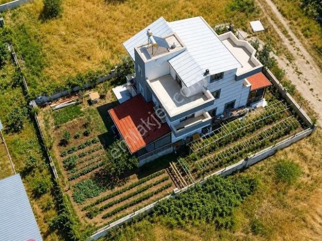 Salihleraltının En Geniş Villası:dev Bahçeli Ve Müstakil Yaşam