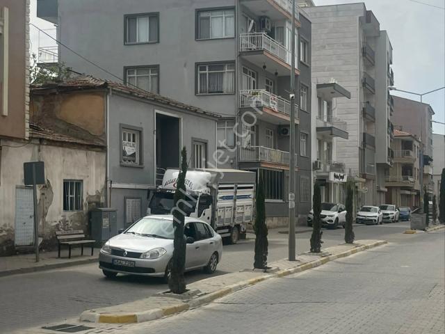 Salihli Merkezde Geniş Teraslı 1+1 Satılık Daire