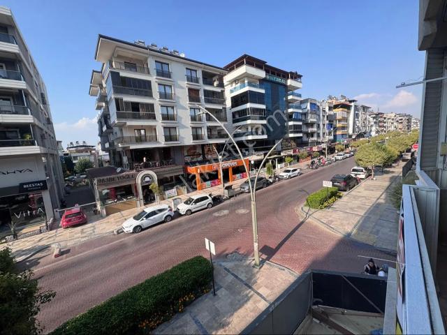 Salihli Atatürk Çınarlı Caddesinde Satılık 3+1