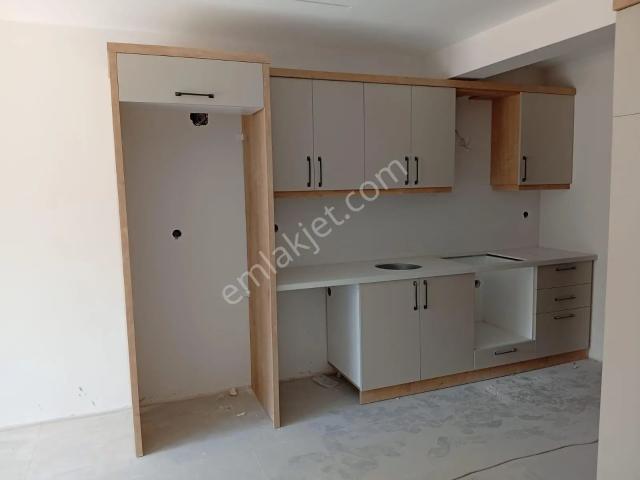 Salihli Berkay Emlaktan Satılık 1+1 Özel Otoparklı Doğalgaz Isıtmalı Daire