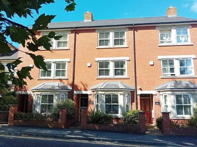 Salisbury City Centre 4 bed terraced house to rent £2,500 pcm £577 pw