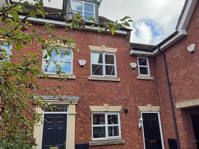 Salisbury Close, Crewe CW2, 3 bed town house to rent, £1,000 pcm | PrimeLocation