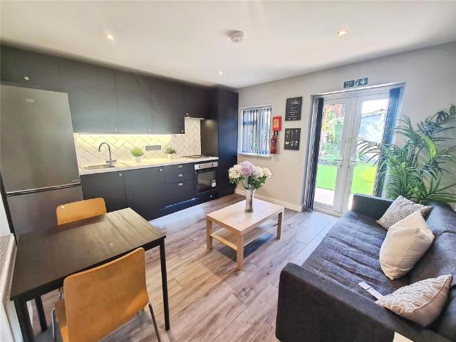 Salisbury Close, Hampshire SO50 1 bed flat to rent £1,495 pcm £345 pw