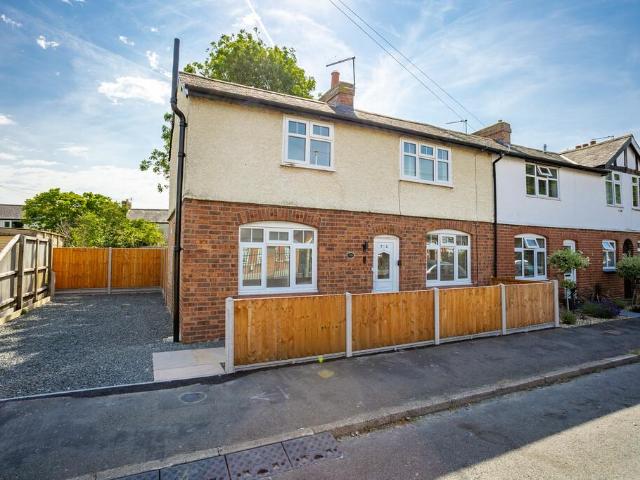 Salisbury Avenue, Melton Mowbray 3 bed end of terrace house to rent £1,200 pcm £277 pw