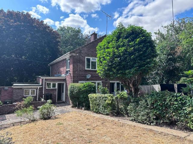 Salisbury SP1 2 bed flat to rent £1,200 pcm £277 pw