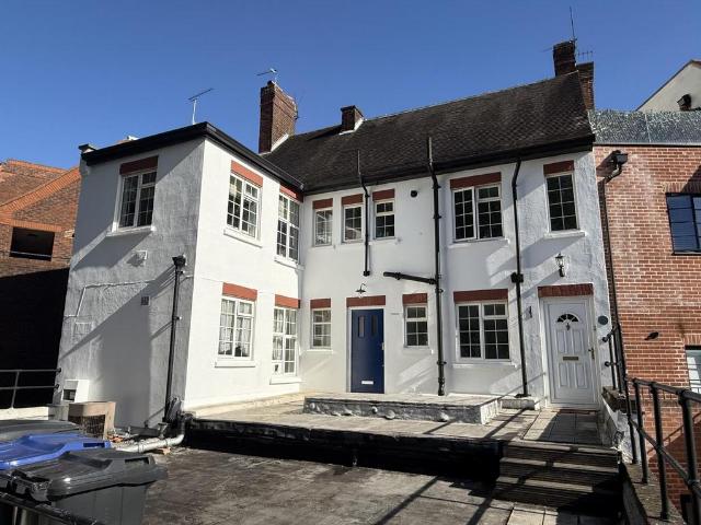 Salisbury Square, Old Hatfield 2 bed maisonette to rent £1,475 pcm £340 pw