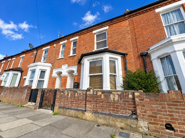Salisbury Street, Bedford 4 bed terraced house to rent £1,450 pcm £335 pw