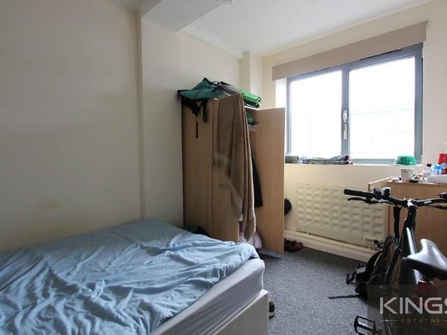 Salisbury Street 2 bed flat to rent £1,050 pcm £242 pw