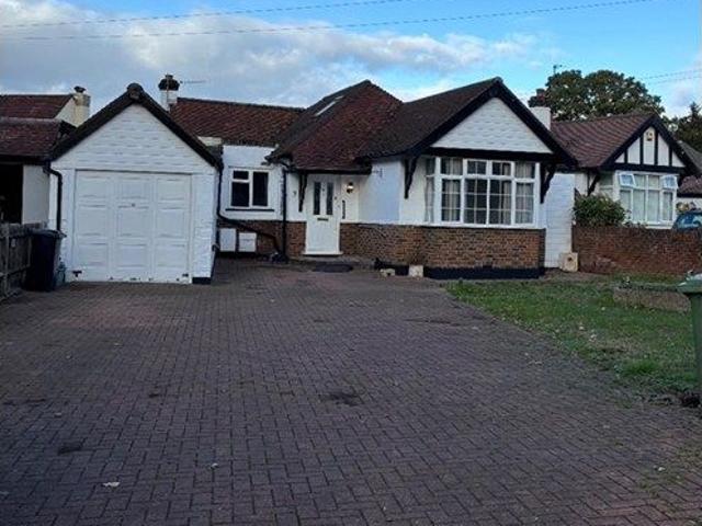 Salisbury Road, Worcester Park KT4, 4 bed bungalow to rent, £2,950 pcm | PrimeLocation