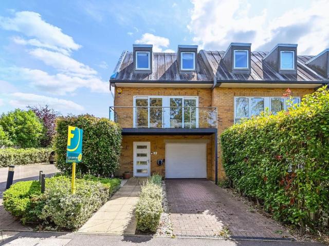 Salisbury Road, Worcester Park, KT4 4 bed semi detached house to rent £3,700 pcm £854 pw