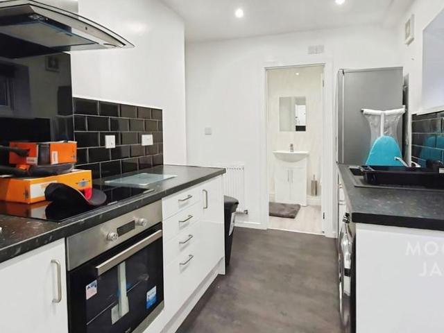 Salisbury Road, Cathays, Cardiff, CF24 2 bed flat to rent £1,525 pcm £352 pw
