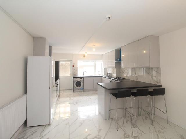 Salisbury Road, Cathays, Cardiff CF24, 6 bed flat to rent, £3,000 pcm | PrimeLocation