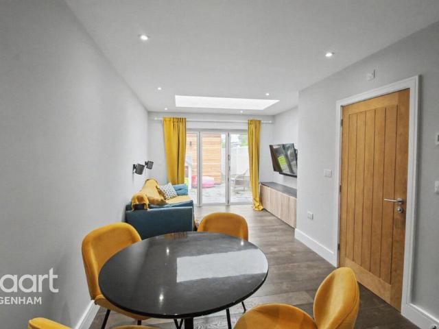 Salisbury Road, Dagenham 2 bed end of terrace house to rent £1,850 pcm £427 pw
