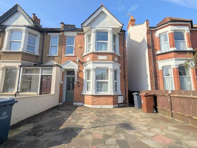 Salisbury Road, HARROW, HA1 5 bed property to rent £3,500 pcm £808 pw