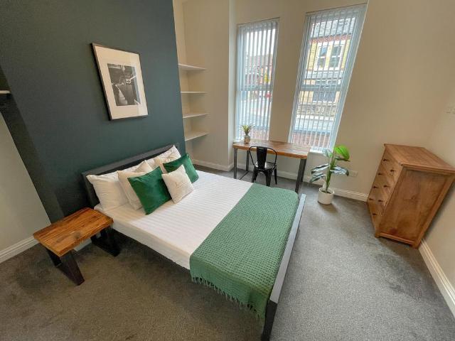 Salisbury Road, Liverpool, L15 2HU, United Kingdom | 4 bed house for rent #140962164 | Rentberry