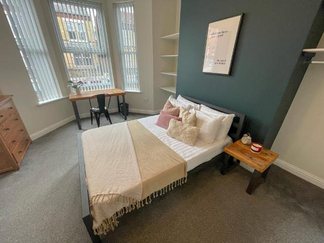 Salisbury Road, Liverpool, L15 2HU, United Kingdom | 8 bed townhouse for rent #134396317 | Rentberry